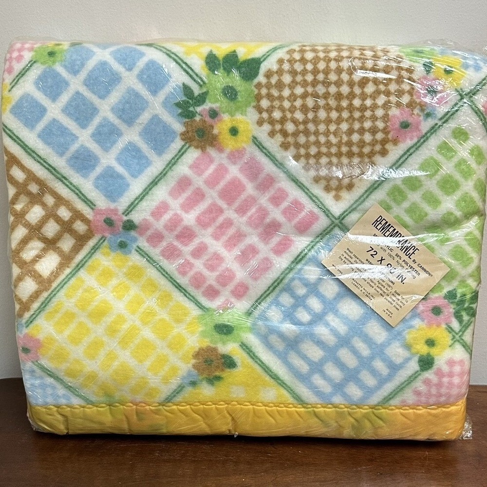 Vtg Cannon Remembrance Blanket 72x90 Floral Lattice Pastel Yellow Made in USA